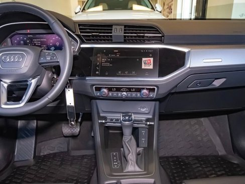 Certified 2025 Audi Q3 2.0T Premium image 23