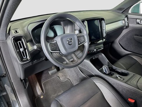 Used 2020 Volvo XC40 T5 Momentum image 9