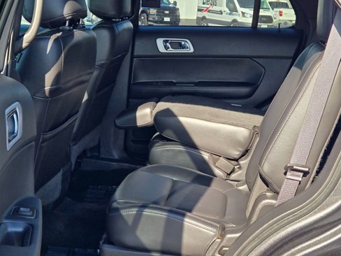 Used 2015 Ford Explorer XLT w/ Equipment Group 202B image 18