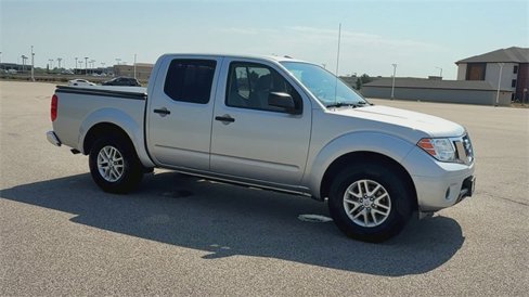 Used 2014 Nissan Frontier SV image 2