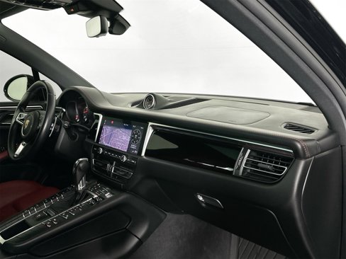 Certified 2020 Porsche Macan image 30