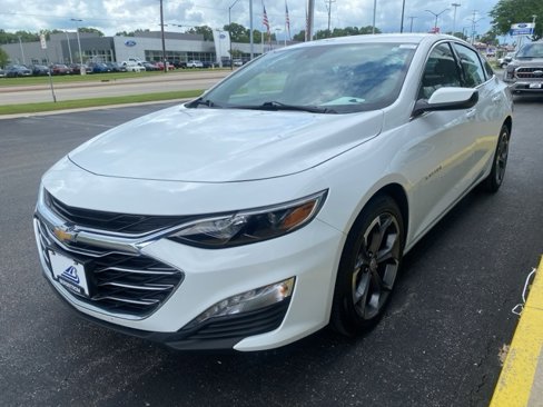 Used 2024 Chevrolet Malibu LT image 3