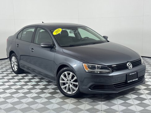 Used 2011 Volkswagen Jetta SE image 2