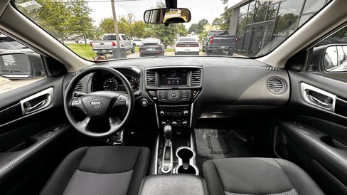 Used 2018 Nissan Pathfinder S image 2