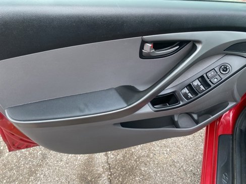 Used 2015 Hyundai Elantra SE image 16
