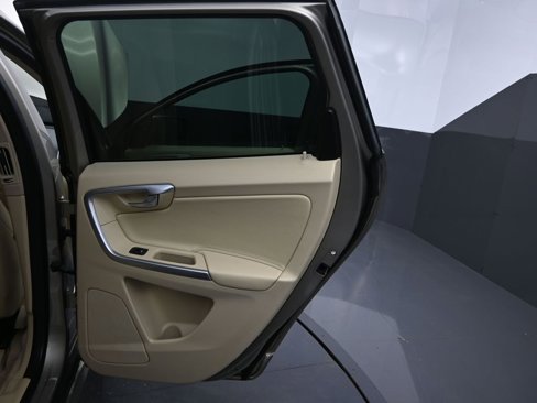 Used 2016 Volvo XC60 T6 w/ Proximity Package image 23