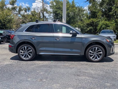 Used 2022 Audi Q5 2.0T Premium w/ Convenience Package image 3