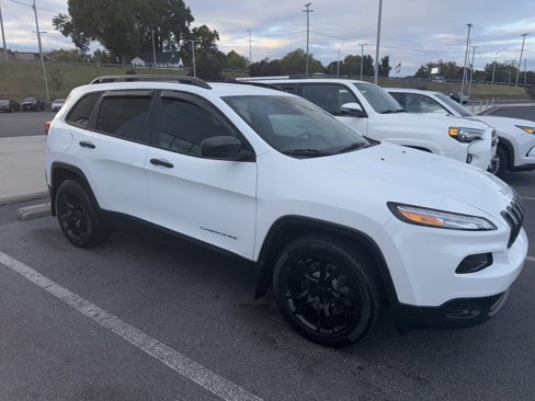Used 2017 Jeep Cherokee Sport image 1