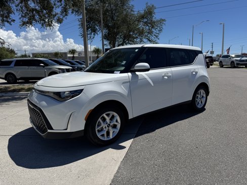 Certified 2025 Kia Soul LX w/ LX Technology Package image 8