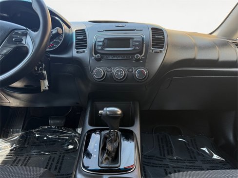 Used 2017 Kia Forte LX image 11