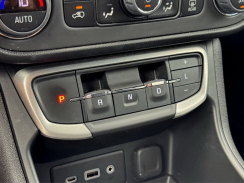 Used 2023 GMC Terrain SLE w/ Driver Convenience Package image 19