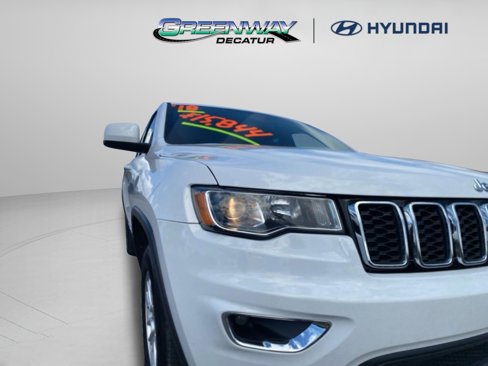 Used 2018 Jeep Grand Cherokee Laredo image 2