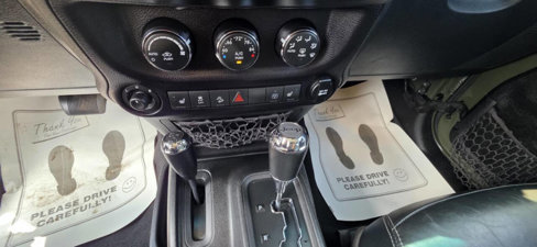 Used 2015 Jeep Wrangler Unlimited Rubicon image 25