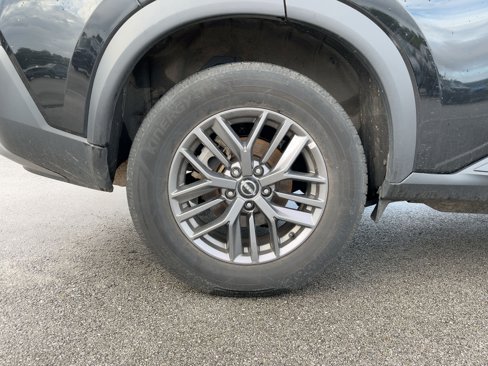 Used 2023 Nissan Rogue S image 9