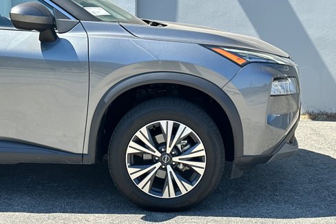 Used 2023 Nissan Rogue SV image 34