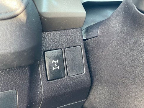 Used 2018 Toyota RAV4 LE image 13