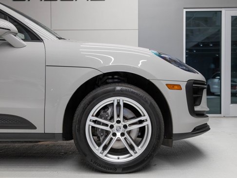 Certified 2022 Porsche Macan image 11