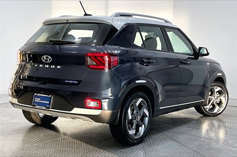 Used 2023 Hyundai Venue Limited image 2