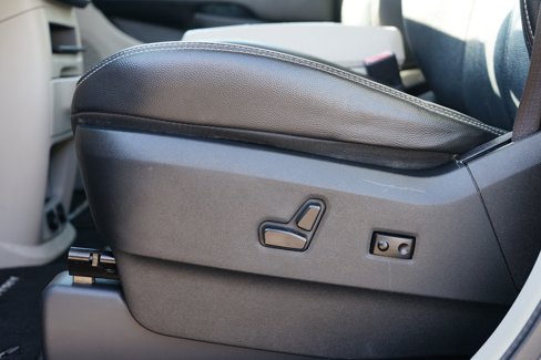 Used 2015 Chrysler Town & Country Touring image 15