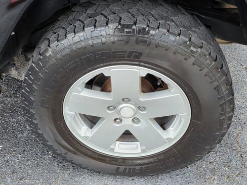 Used 2012 Jeep Wrangler Unlimited Sahara image 30