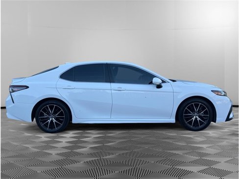 Used 2023 Toyota Camry SE image 6