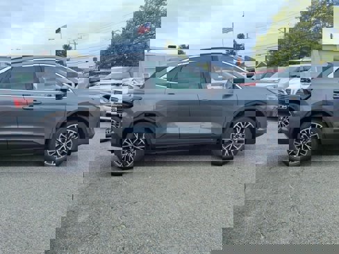 New 2025 Ford Escape SE image 4