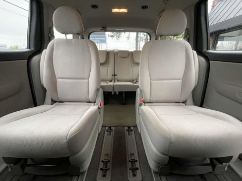 Used 2021 Kia Sedona LX image 29