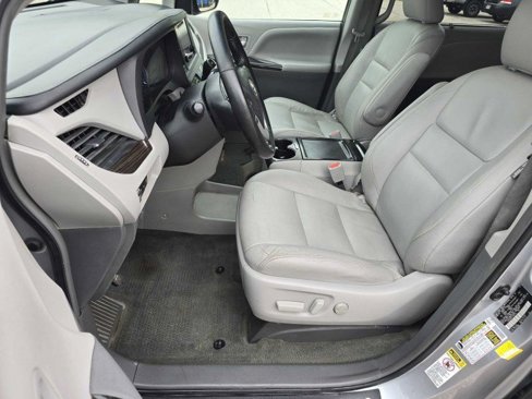 Used 2015 Toyota Sienna XLE Premium image 6