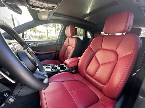Used 2024 Porsche Macan image 5
