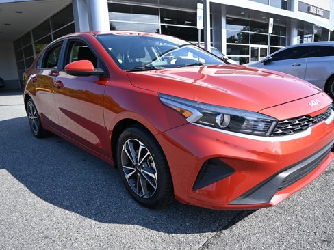 Used 2022 Kia Forte LXS image 3