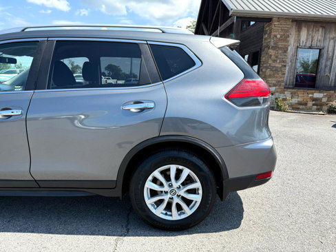 Used 2017 Nissan Rogue SV image 35