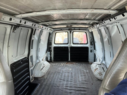 Used 2007 Chevrolet Express 2500 image 17