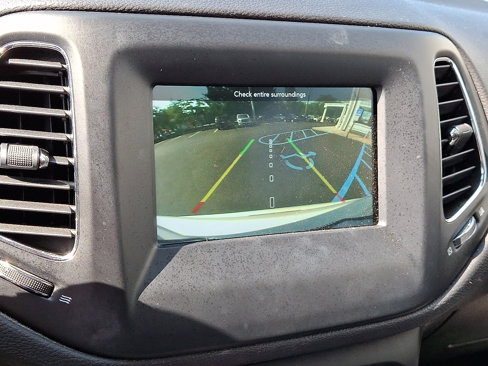 Used 2020 Jeep Compass Latitude w/ Popular Equipment Group image 19
