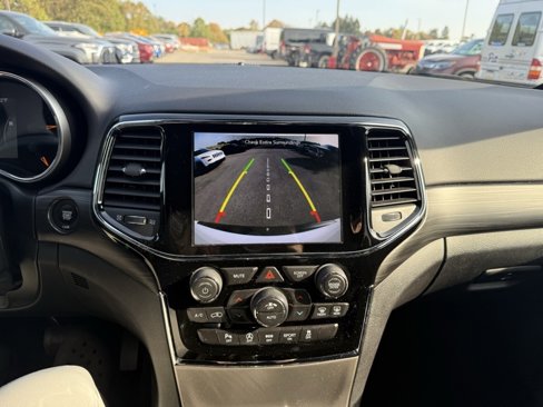 Used 2021 Jeep Grand Cherokee Laredo X image 13