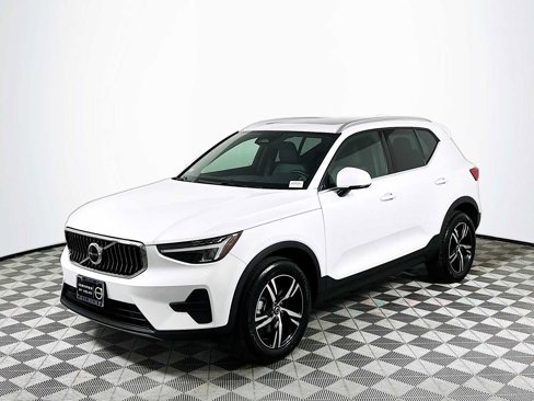 Certified 2025 Volvo XC40 B5 Core image 3