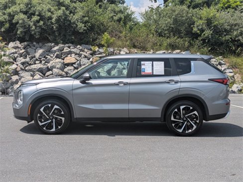 Used 2023 Mitsubishi Outlander SE image 8