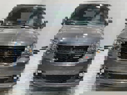 Used 2016 Dodge Grand Caravan SXT image 3