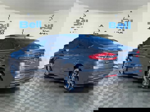 Used 2020 Ford Fusion SE image 3
