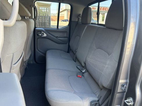 Used 2018 Nissan Frontier SV image 8