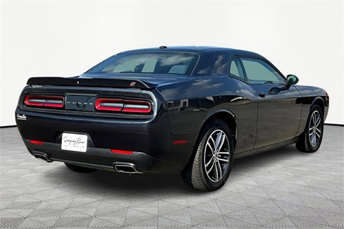 Used 2019 Dodge Challenger SXT image 5