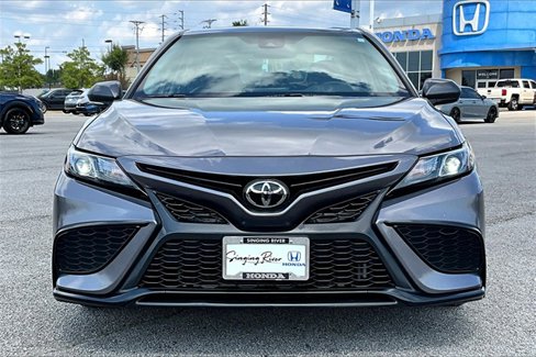 Used 2022 Toyota Camry SE image 3