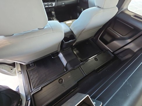Used 2018 Toyota Tacoma SR image 21