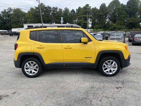 Used 2016 Jeep Renegade Latitude image 4
