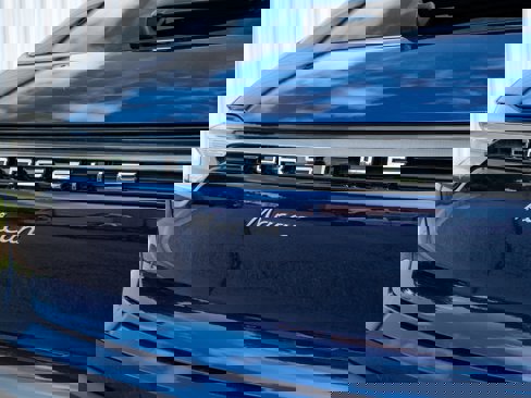 Certified 2024 Porsche Macan image 16