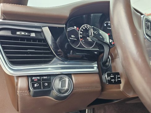 Used 2020 Porsche Panamera 4S image 34