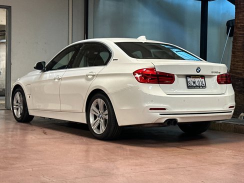 Used 2018 BMW 330e w/ Convenience Package image 3