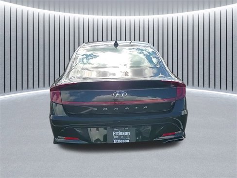 Used 2022 Hyundai Sonata SEL w/ Preferred Accessory Package image 4