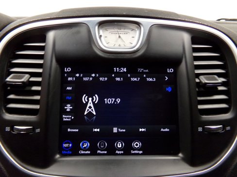 Used 2020 Chrysler 300 Touring w/ Sport Appearance Package image 18