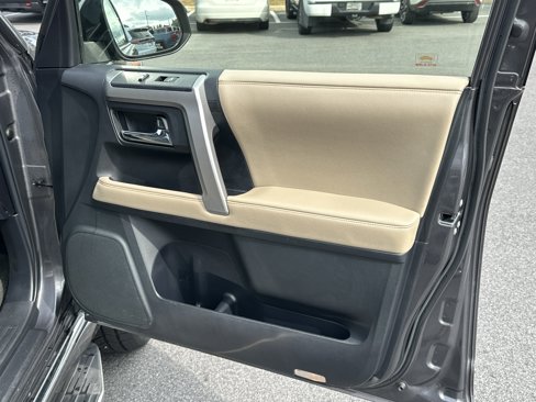 Used 2015 Toyota 4Runner 4WD image 14