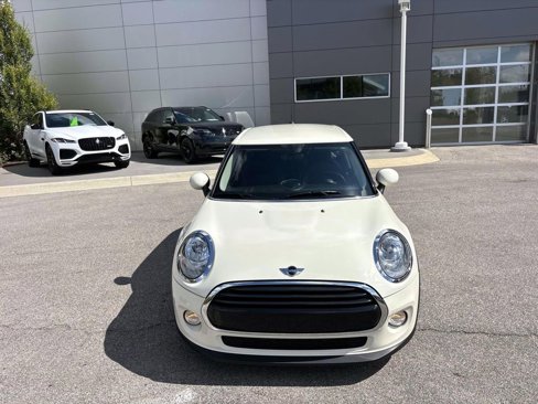 Used 2018 MINI Cooper 4-Door Hardtop image 2